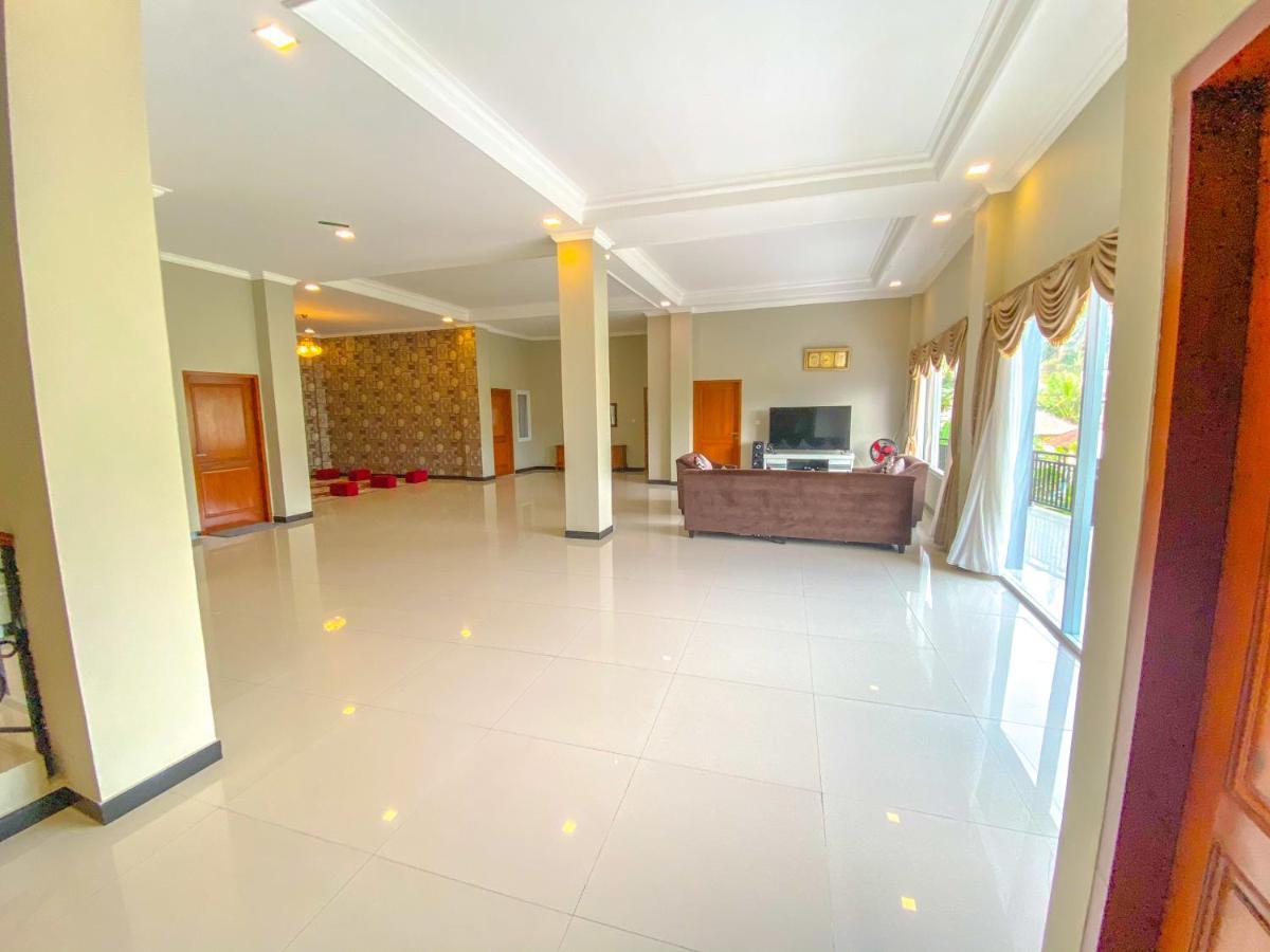 Villa Andalus 3 Puncak Exterior photo